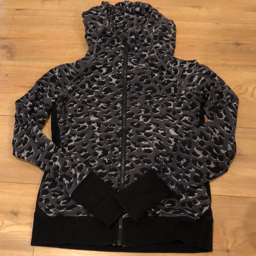 Lululemon sweatshirt